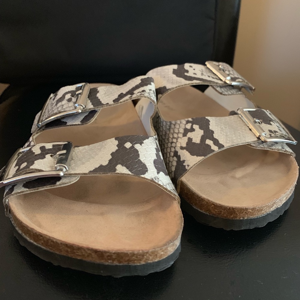 Sandals - Picture 1 of 4